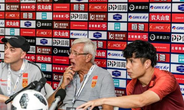 中国国足张琳芃失误,里皮辞职张琳芃乌龙登上微博热搜