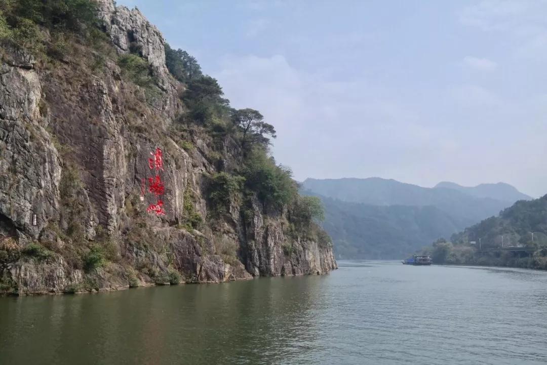 古龙峡天门悬廊灯光秀要门票吗,清远古龙峡刺激漂流