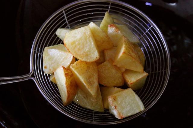 土豆怎么切片又好吃又好看,土豆怎么切丝才会光滑好吃