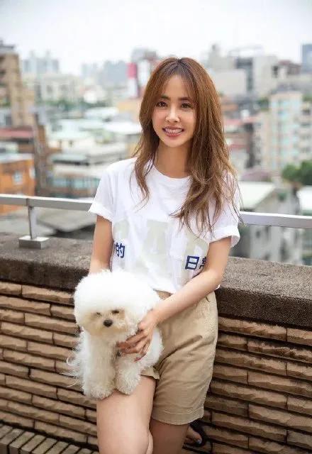 40岁蔡依林晒瑜伽照身材宛如少女：身材好的女人，自带光芒