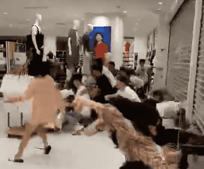 优衣库kaws还会补货吗,疯抢优衣库kaws衣服