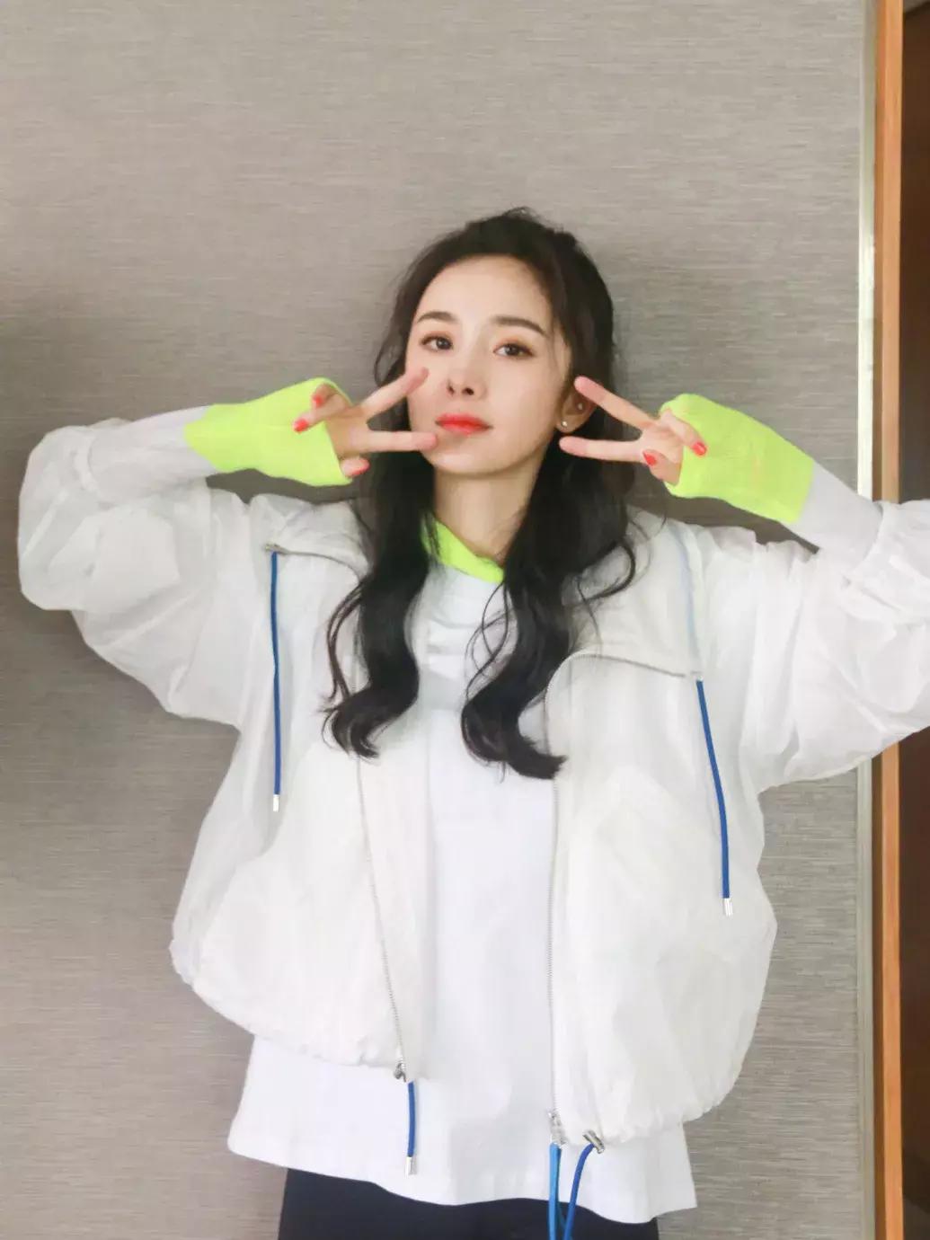 黑化后的女星杨幂,离婚黑化