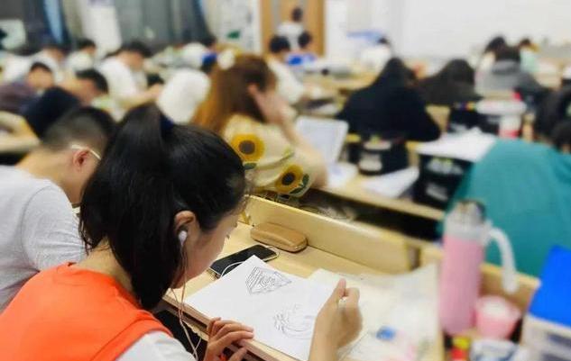 学硕和专硕区分可以自己选择吗,学硕和专硕哪个更值得选择