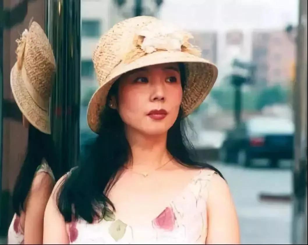40岁蔡依林晒瑜伽照身材宛如少女：身材好的女人，自带光芒