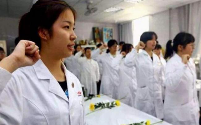 什么是“定向医学生”？免学费毕业包分配，过来人却表示宁愿没报