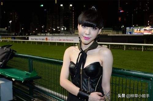 柳岩换发型气质大变,柳岩换装小视频