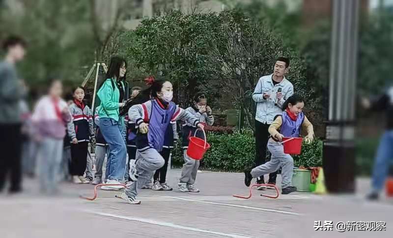 新密金凤路小学体育课,小学阳光体育活动简报