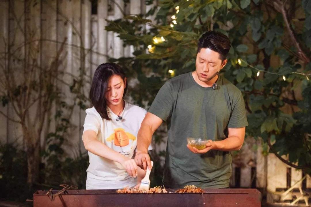 唐一菲凌潇肃全家视频,唐一菲和凌潇肃合影