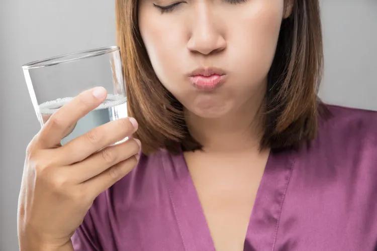 过氧化氢可以在碱性条件下存在吗,过氧化氢的使用方法和注意事项
