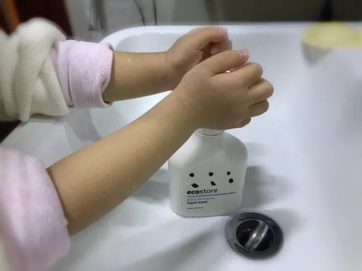 一个人也能给宝宝洗澡的神器,宝宝洗澡神器免弯腰
