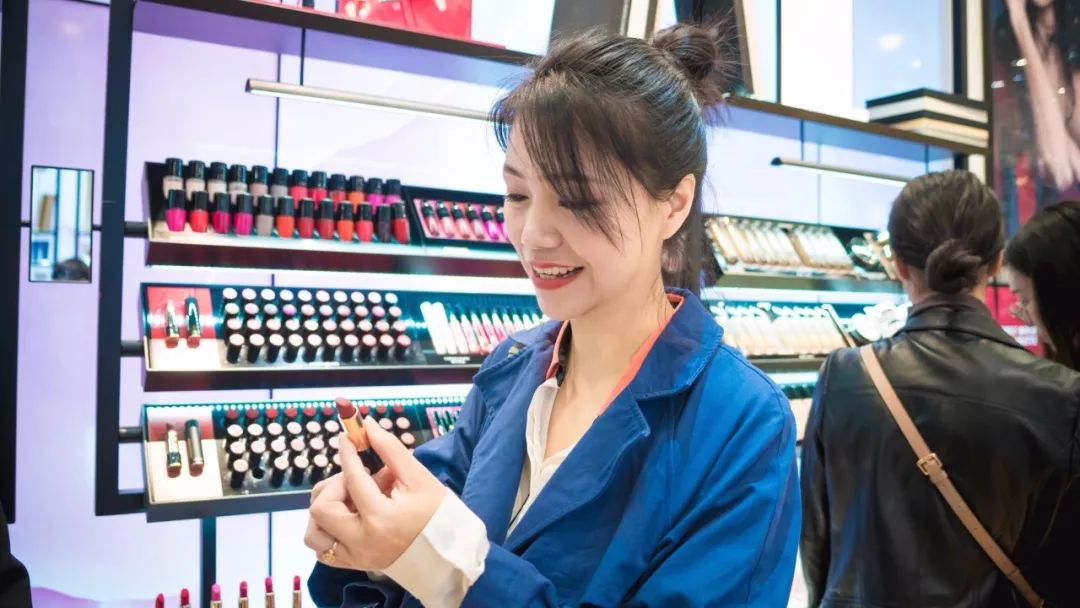 精致女人逛街需求几步,精致的女人和省钱的女人