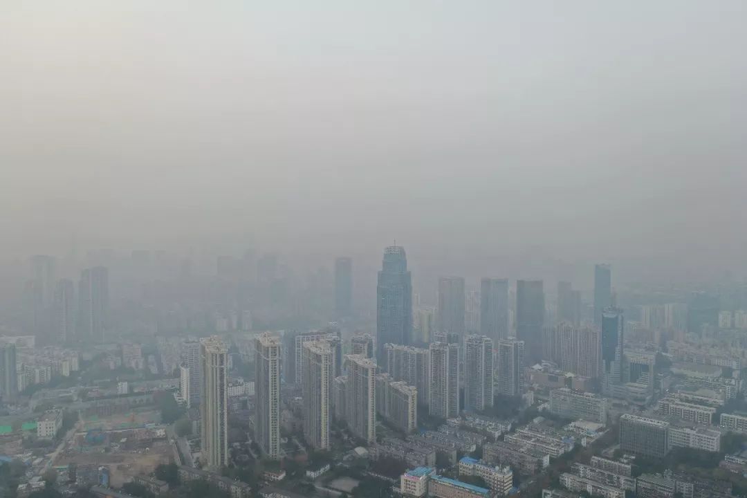 23岁姑娘上班时突然眼睛巨痛，看不见了，10个人中3个患这个病