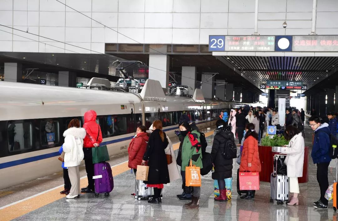 「今日看点」“忠诚卫士”筑起雪山安全屏障/3464万人次春节假期游云南