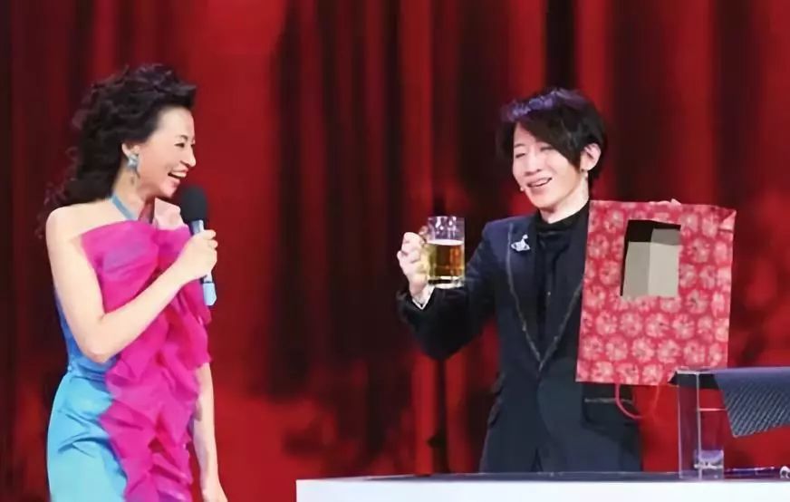 45岁董卿登长城,45岁董卿近况揭秘