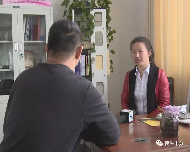女子欲跳河轻生千钧一发时嘉善几名路人出手相救
