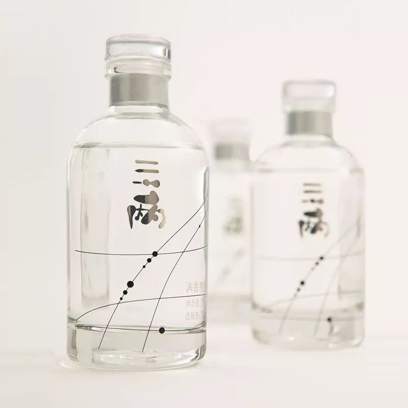 别感叹空留遗憾，趁现在带上好酒陪父亲喝两杯
