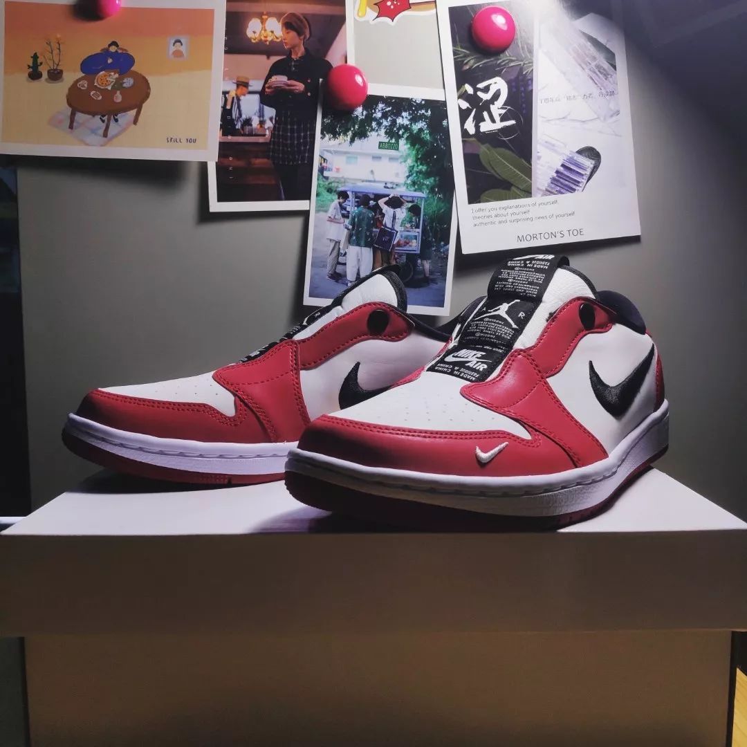 aj1retrosatinroyal丝绸,aj1黑黄脚趾男女同款和女款区分