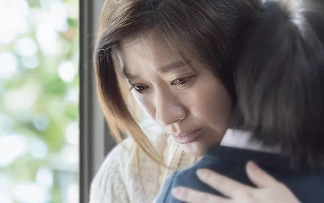 “除夕夜前，她生下一名死婴”：如果人生太难，就去妇产科看看