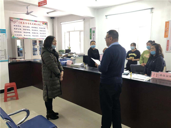 发挥先锋模范作用为群众做好事,激发担当意识发挥先锋作用