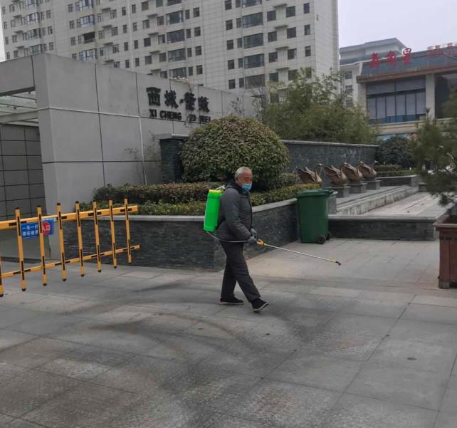 疫情防控勇担当锦旗无声寄深情,疫情防控志愿者彰显责任担当