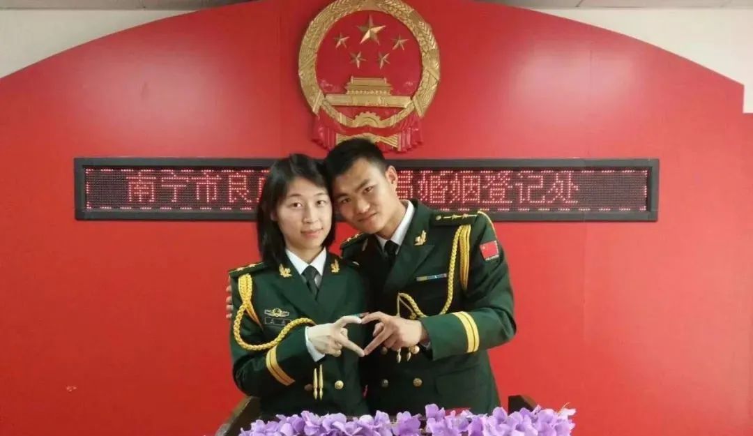 朗吧丨看了双军人的情书，才知道爱情可以有多甜！