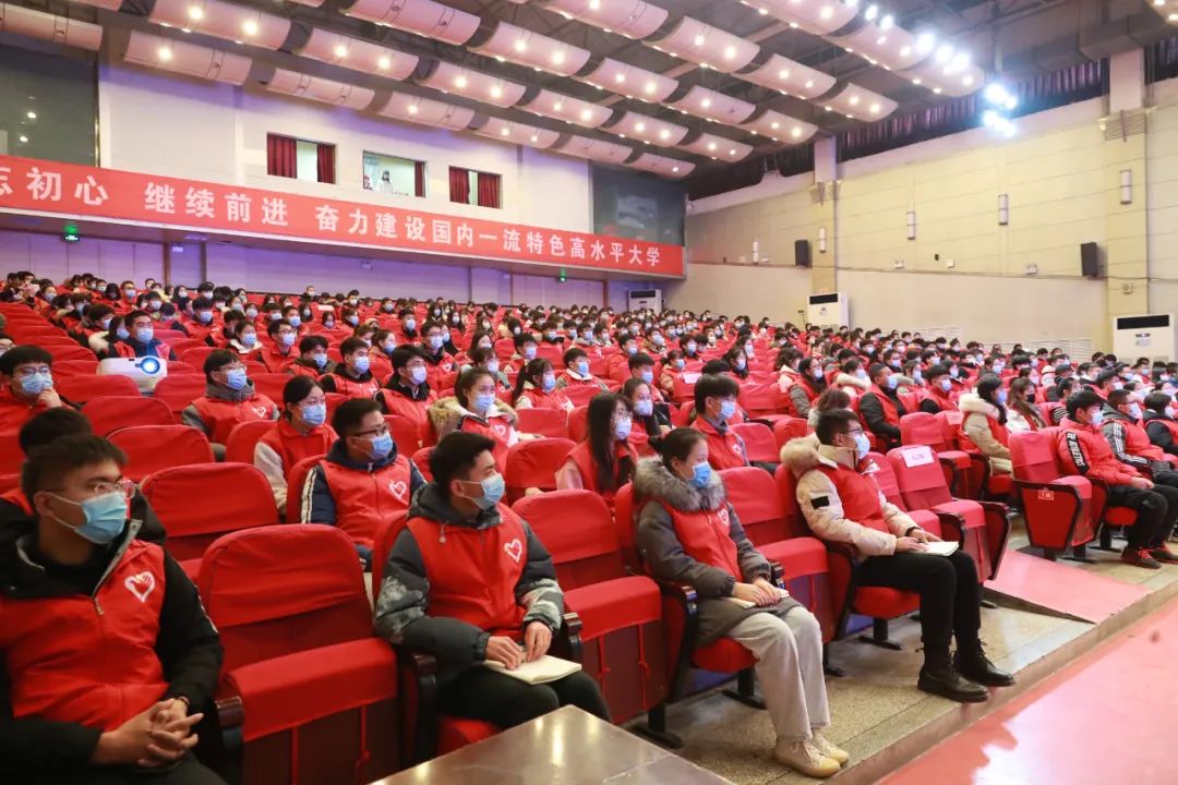 参加反诈宣传筑牢青年防线焦作反诈青年志愿者联盟成立