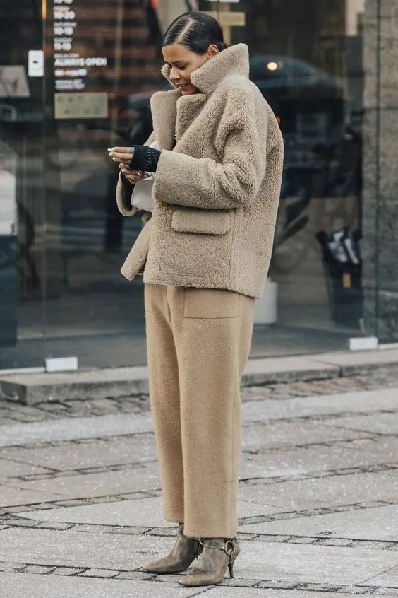 好不容易买了件合适的衣服,皮草环保外套