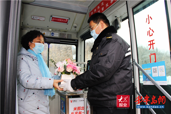 荣军卡免费坐公交车,荣军卡乘坐公交车需求充值吗