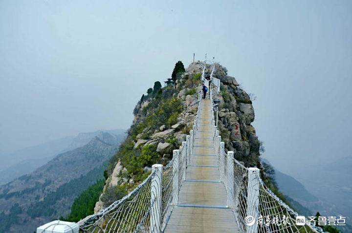 济南青铜山大峡谷云梯,东海灵岩景区千步云梯