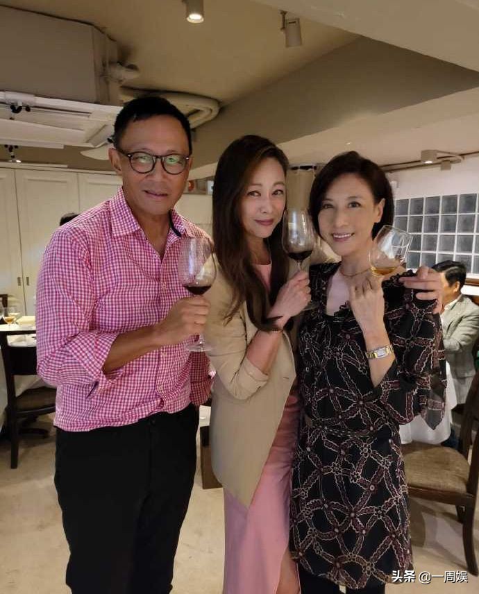 王馨平和曾江关系,王馨平俩姐妹悼念曾江