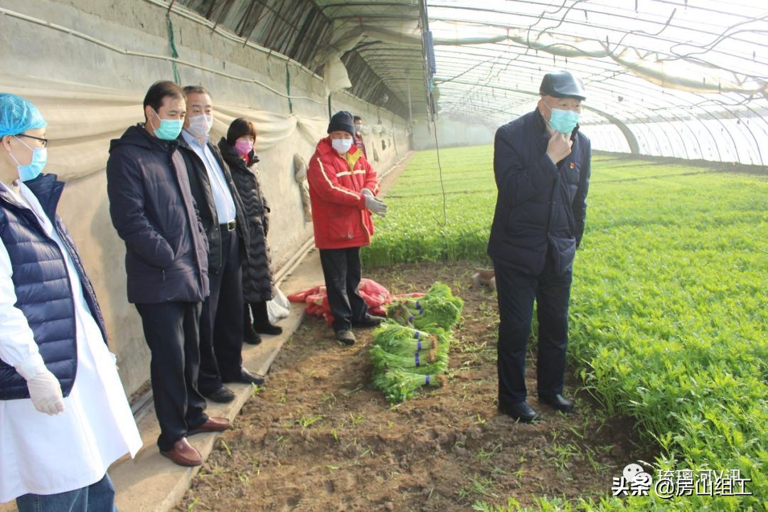 先锋之歌｜一边防疫，一边买菜、卖菜的“奇怪”村书记