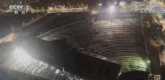 为了这两条公路，11万人开进“世界屋脊”，3千多名英烈捐躯！中国为什么总能创造奇迹