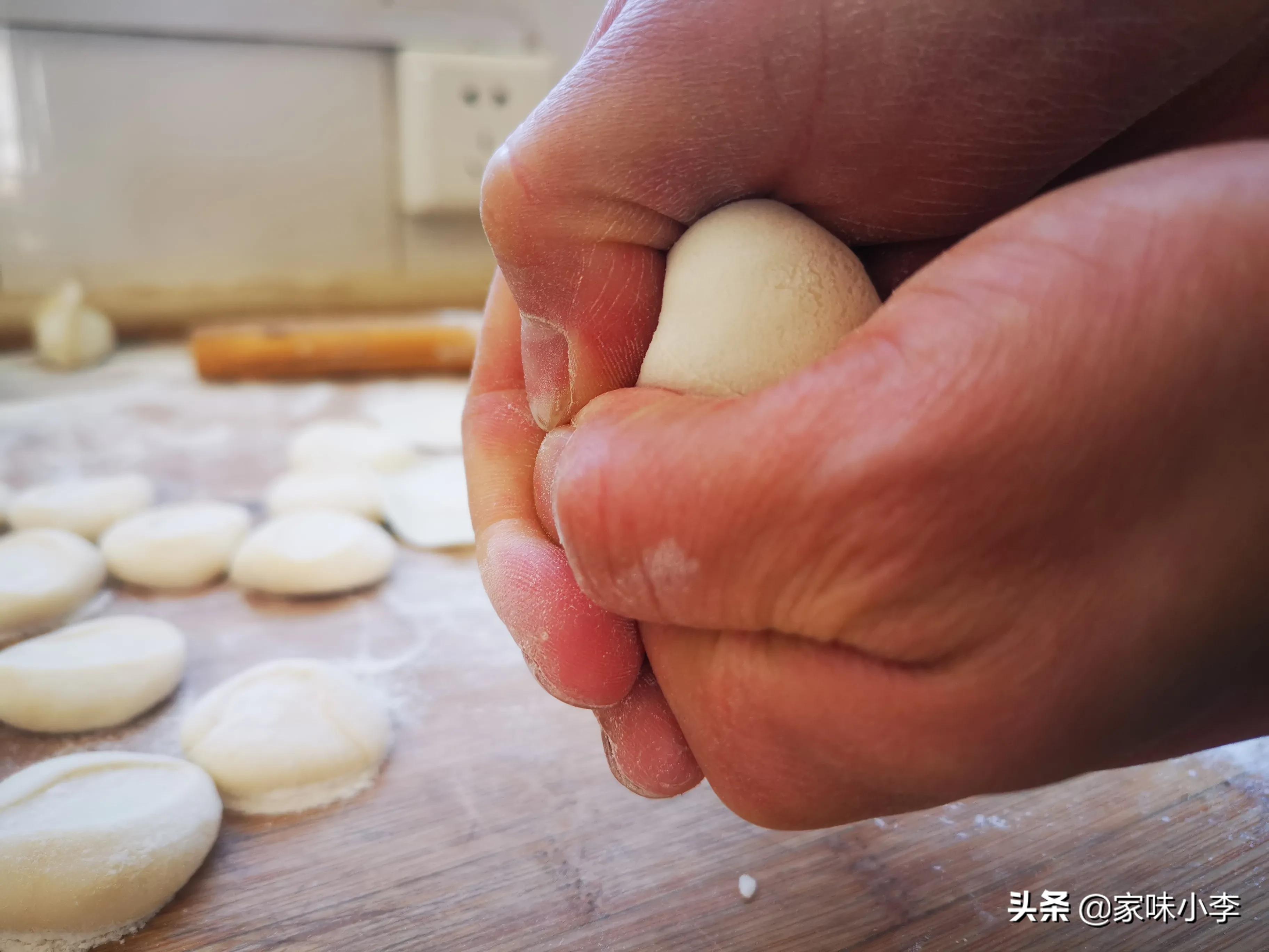 蒸饺用热水还是冷水和面,蒸饺和面用冷水还是热水