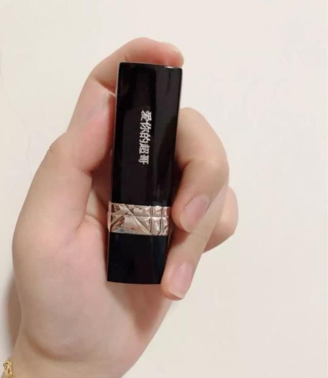 为何你送的Dior、Nike和CK总被女友贱卖？这只能怪你的直男审美！