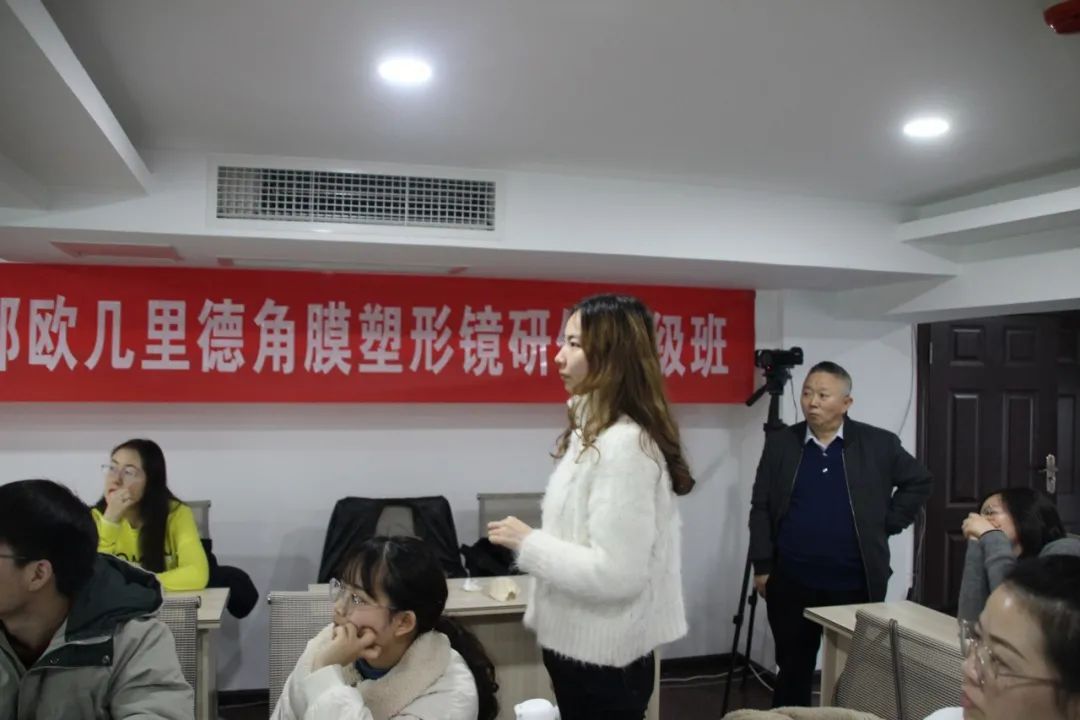 课堂教学+实训验配；欧几里德角膜塑形镜研修初级班顺利结业