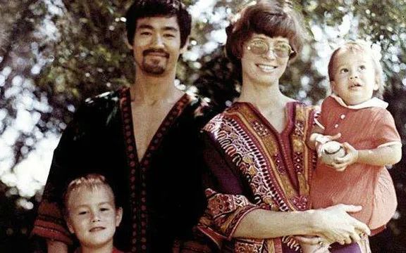在逝世48年后，他依然是社交媒体的热门话题……