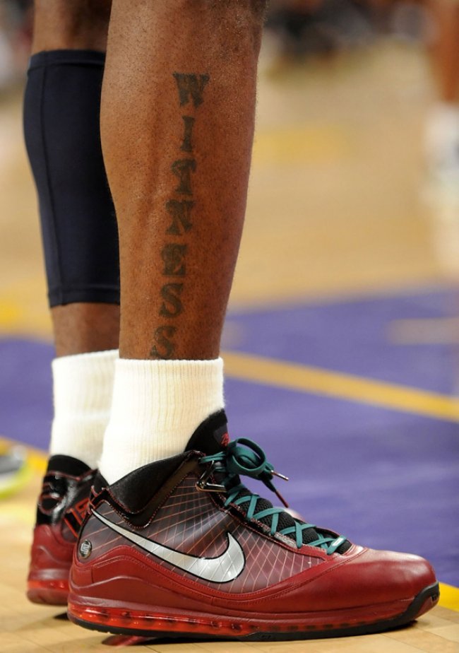 nba球员圣诞节穿什么鞋,nba球星平时穿什么鞋
