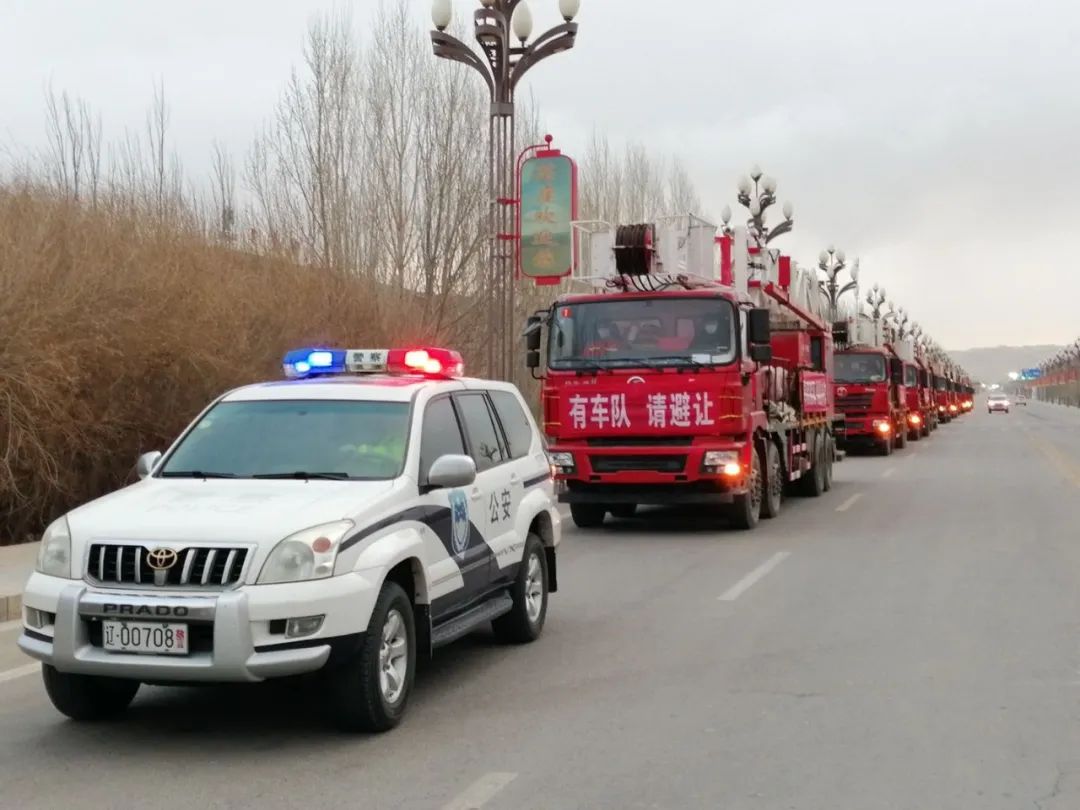 穿越酷暑与严寒，跨过荒漠与雪山，一路守护，盘锦“铁流护航队”威武