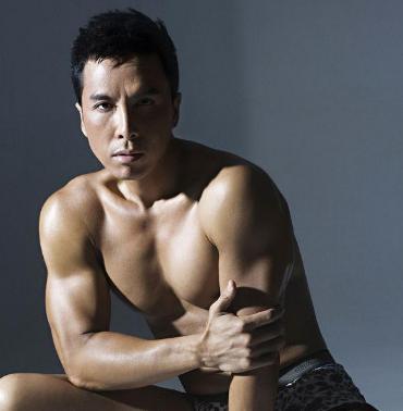 影视中喜欢秀肌肉的演员，“双龙”绝对冠亚军，喜剧演员也如此