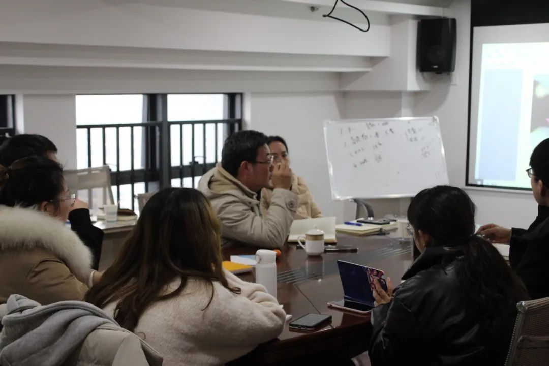 课堂教学+实训验配；欧几里德角膜塑形镜研修初级班顺利结业