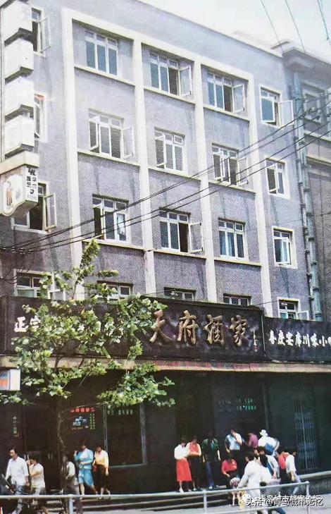 找寻老街里的老字号，珍贵旧影中的城市记忆