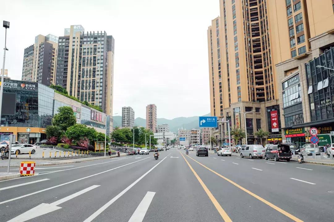 这里是石岩