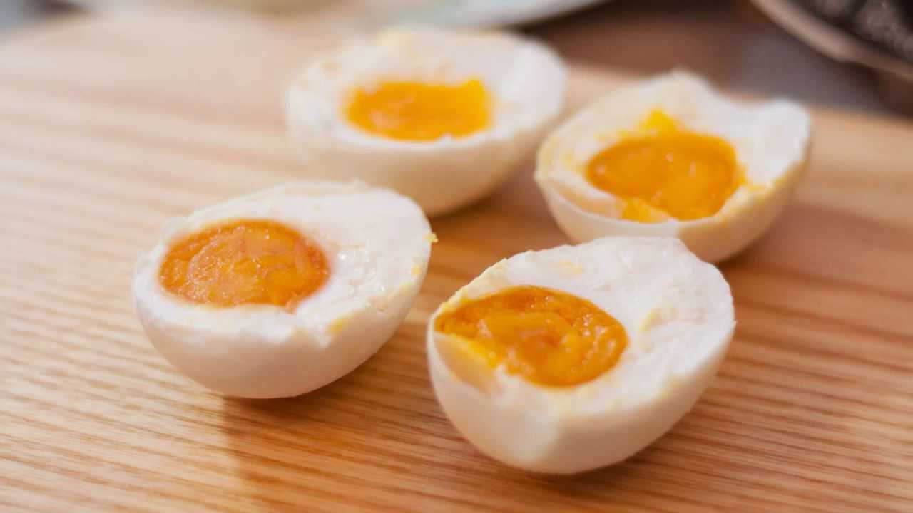 腌鸡蛋不冒油农村姑娘教你腌鸡蛋,腌鸡蛋流油最快方法最简单