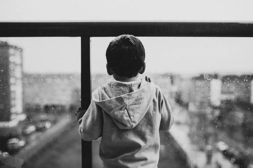 孩子喜欢透明色是什么性格,孩子喜欢黄颜色为什么