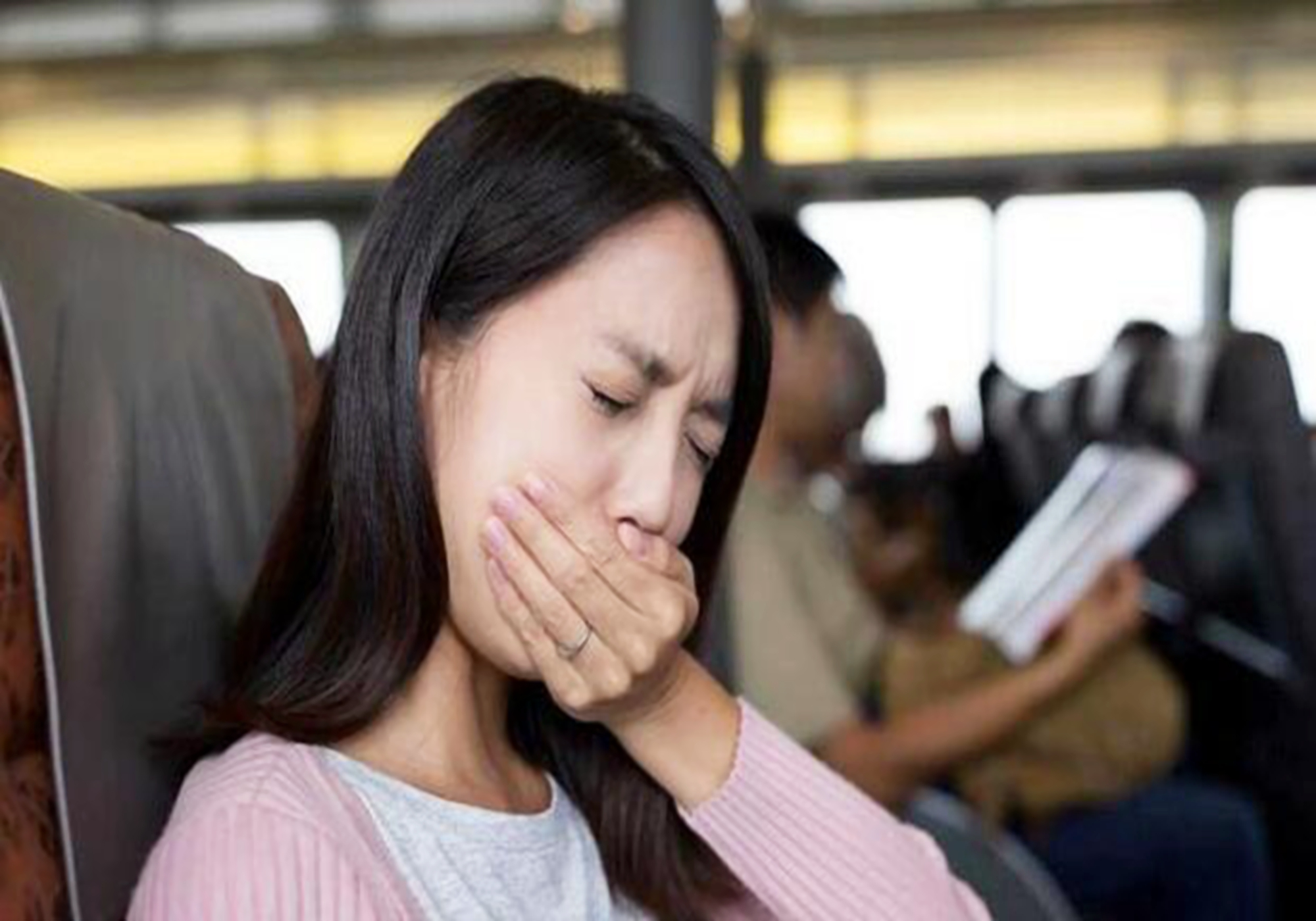 宝宝晕车家长怎么办,孩子晕车一招搞定不恶心