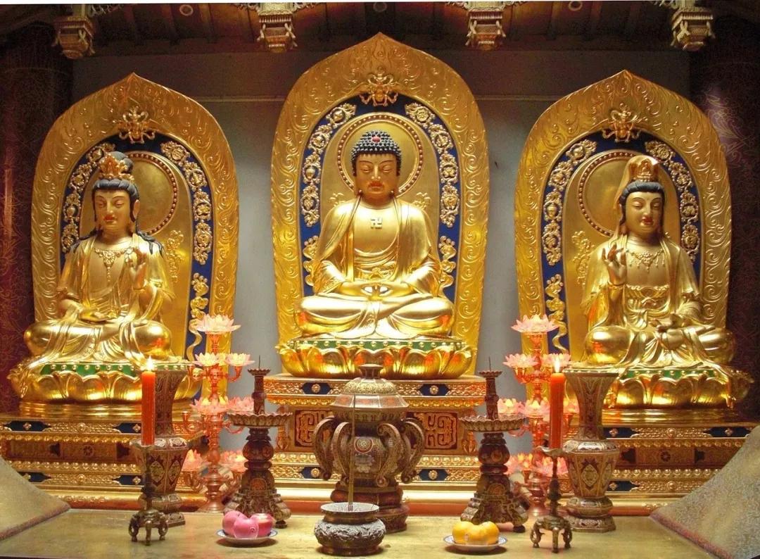 千万别对着自己拍照,不要对着佛拍照