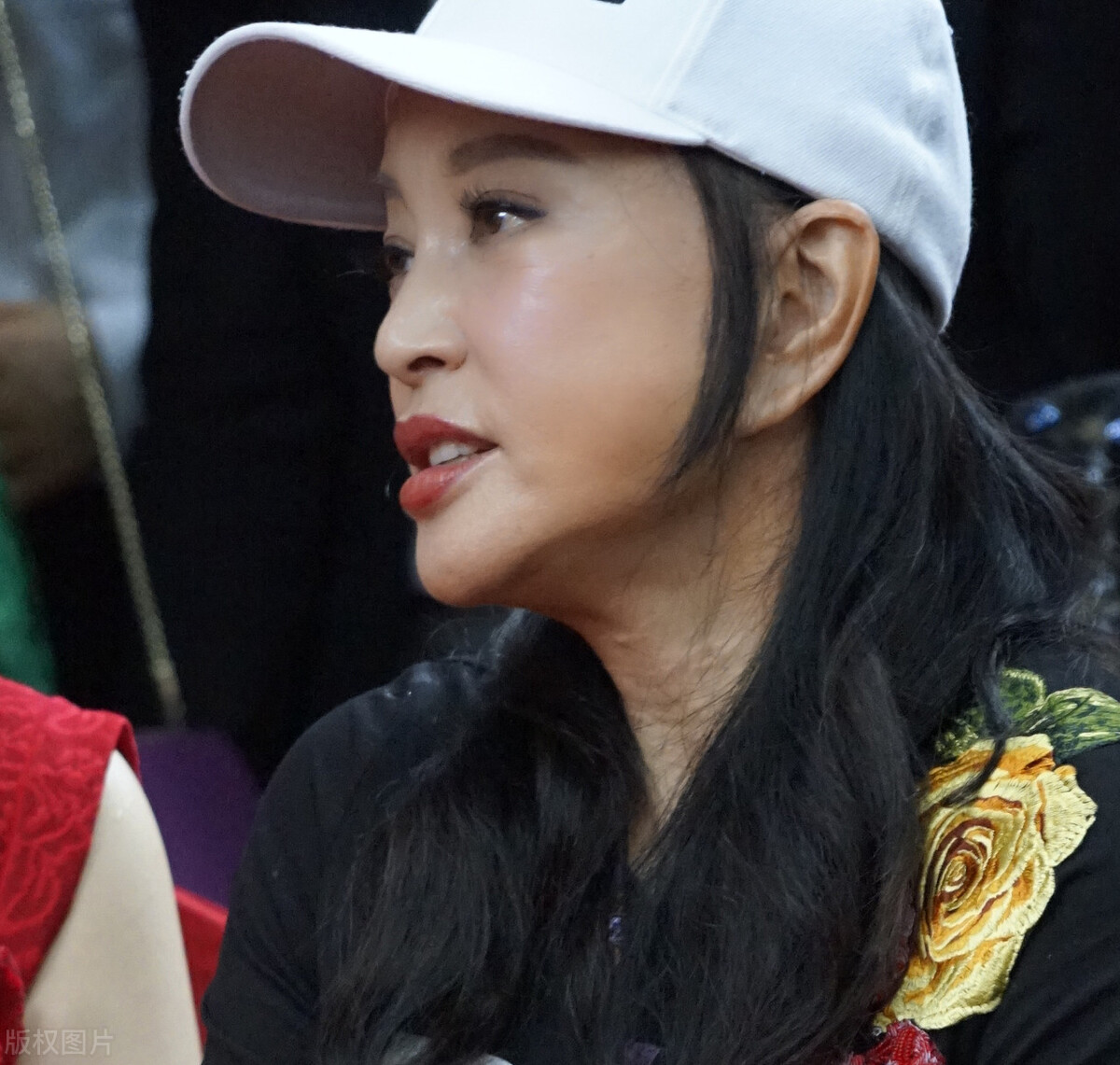 刘晓庆的狗血情史，靠美貌征服了8个男人，强势随意导致婚姻坎坷