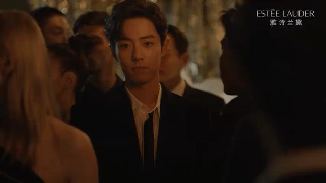 肖战绝世侧颜,肖战绝美回眸