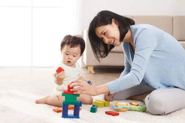 妈妈的裙子亲子手工创意制作,妈妈用袋子做裙子