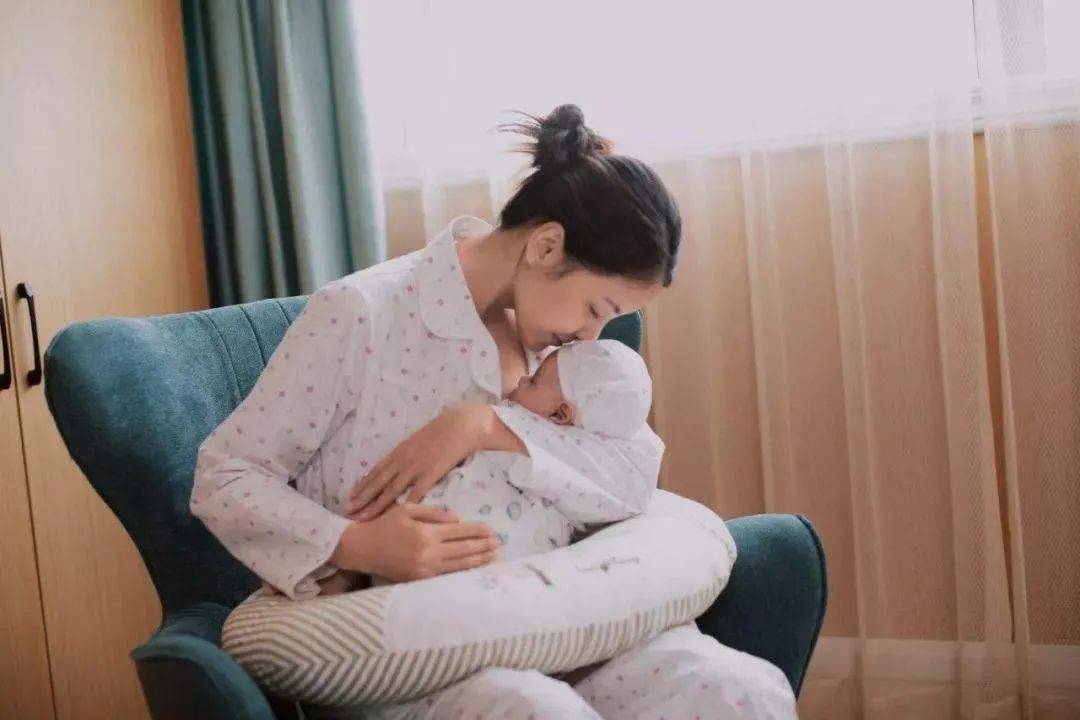 6个月后的母乳没有奶粉有营养吗,母乳几个月添加辅食比较好